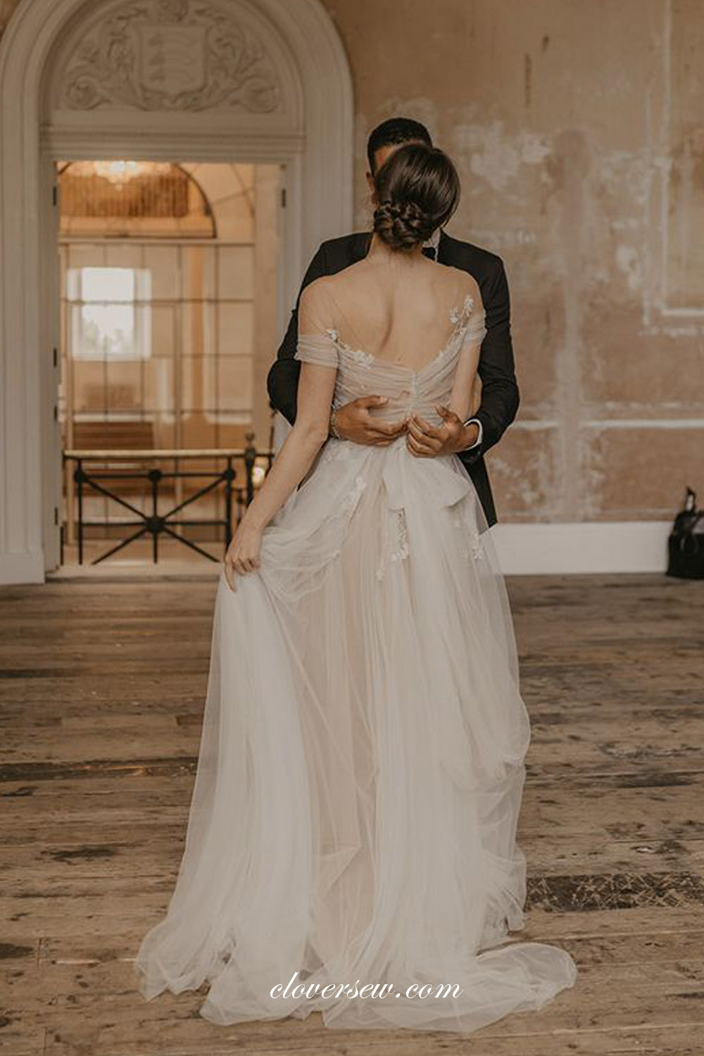 Illusion Neck Short Sleeves Tulle Applique A-line Elegant Wedding Dresses, CW0294