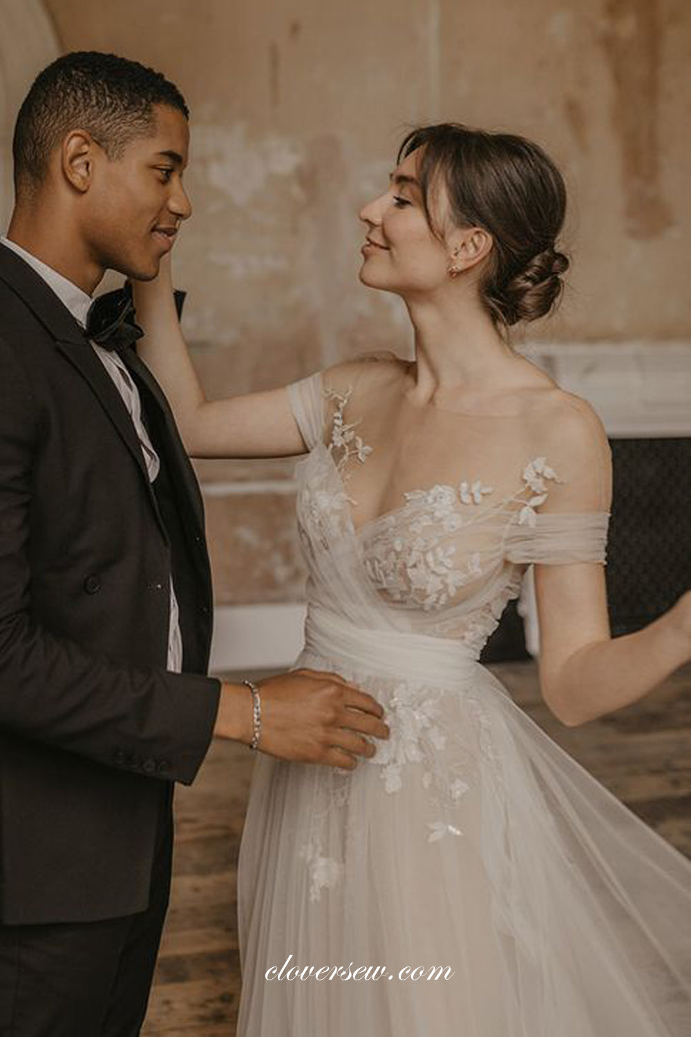Illusion Neck Short Sleeves Tulle Applique A-line Elegant Wedding Dresses, CW0294