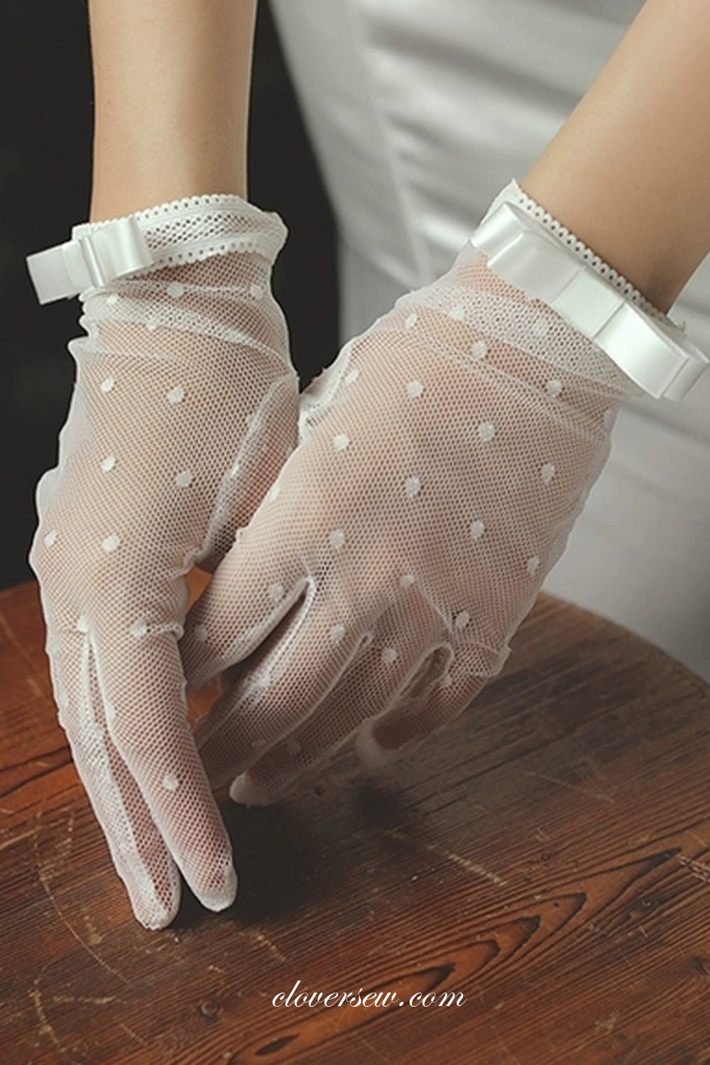 White Tulle Gloves for Bridal Wedding Party, CG0004